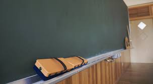 黒板の色が「緑」なのになぜ「黒板」と呼ばれるのか？