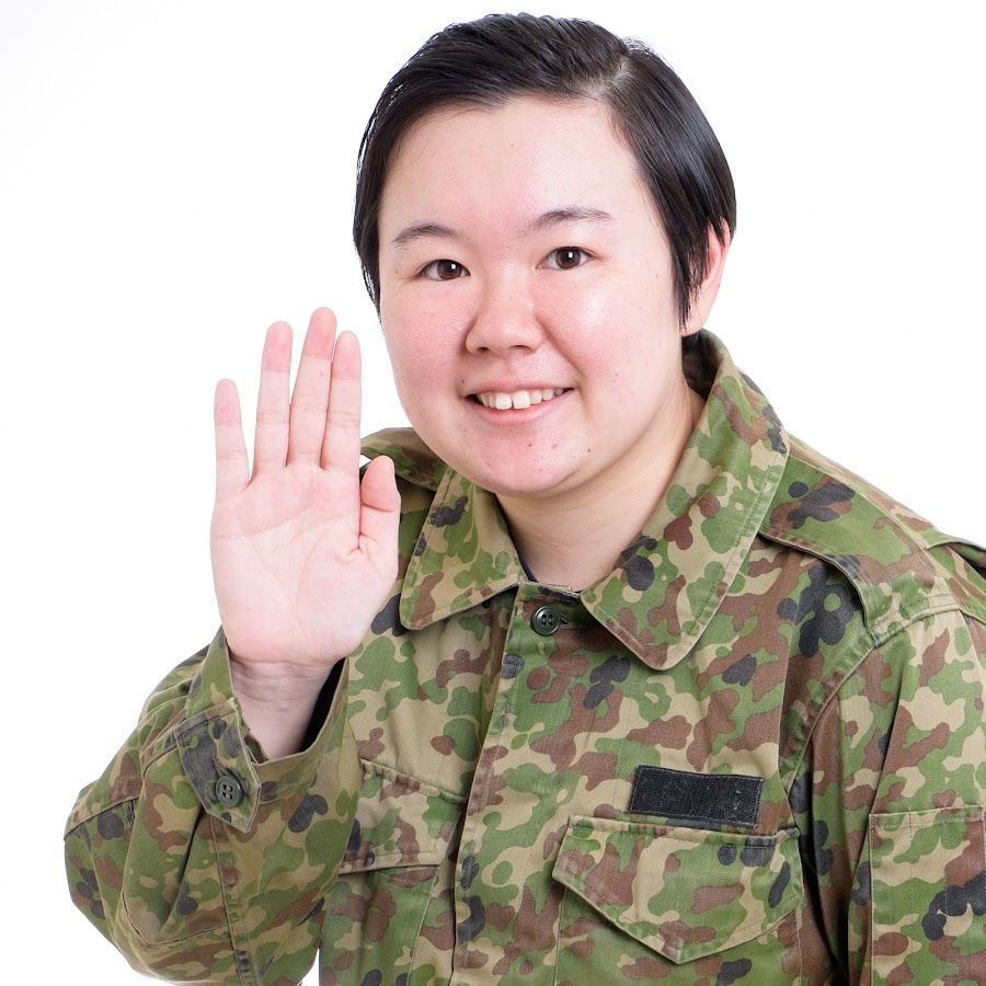 やす子が「敬礼は怒られるんじゃないかと思ってやれないんです」宣材写真のポーズについて