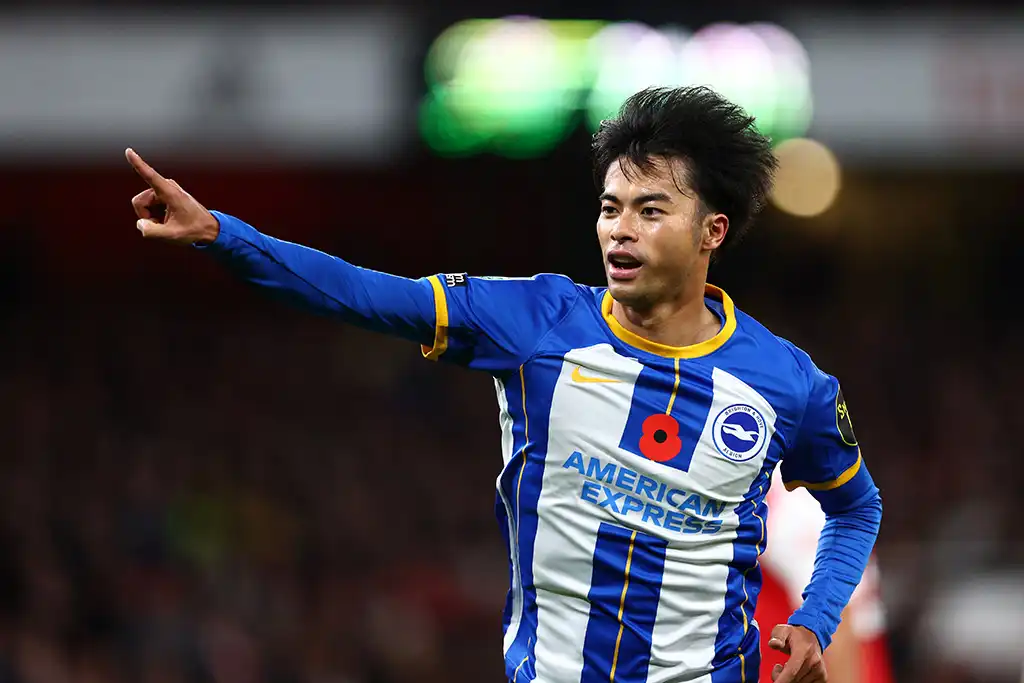 三笘薫の驚異的なアシスト技術に注目！相手DFを無力化する芸術クロスとは？