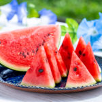 米国でのスイカ食安全に関する懸念、ゴムのようにぐにゃりと曲がる新食品の危険性