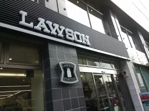 「北海道の“黒ローソン”はなぜ好調なの？」「黄」「赤」も注目を集める理由とは？」