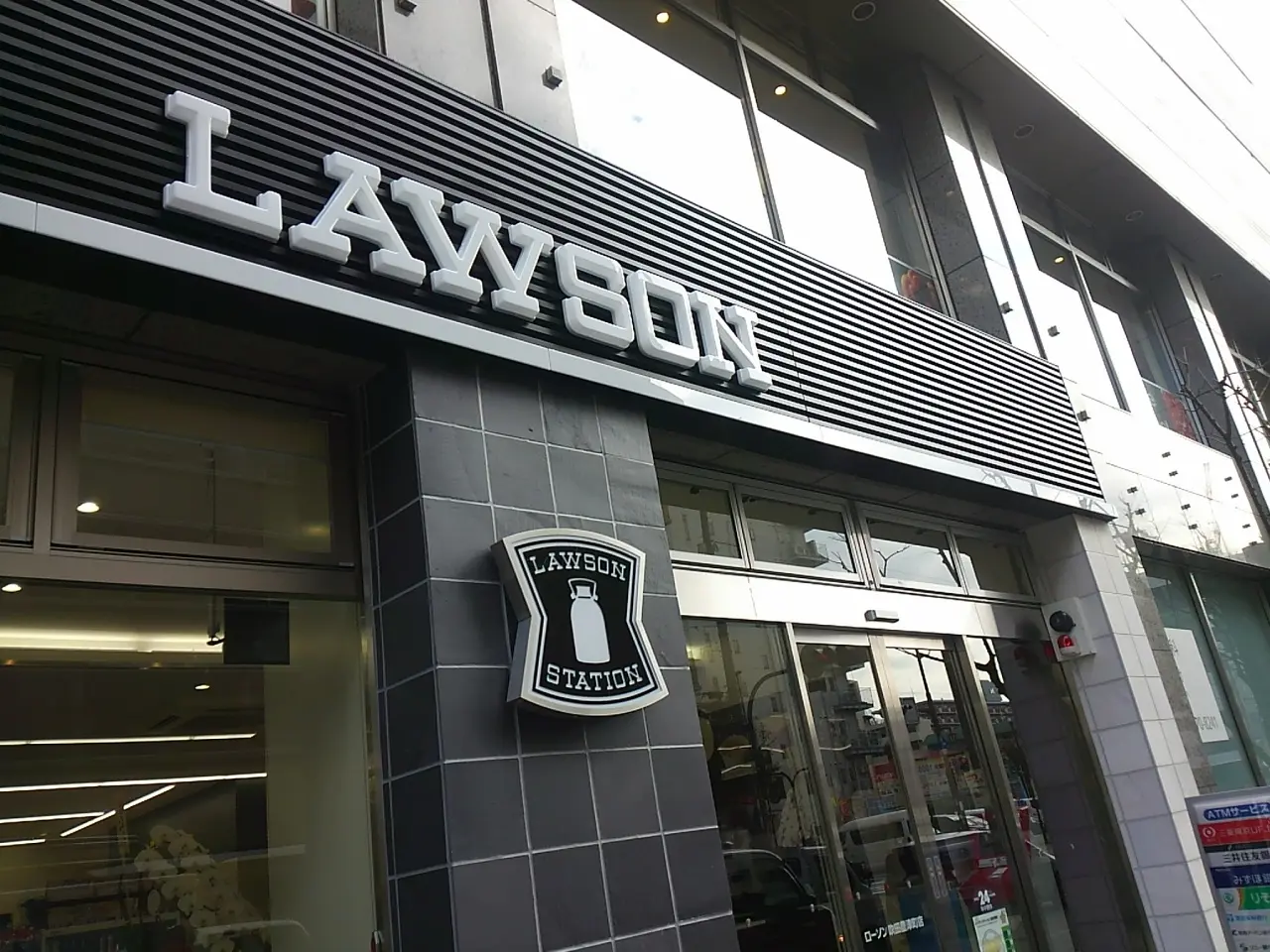 「北海道の“黒ローソン”はなぜ好調なの？」「黄」「赤」も注目を集める理由とは？」