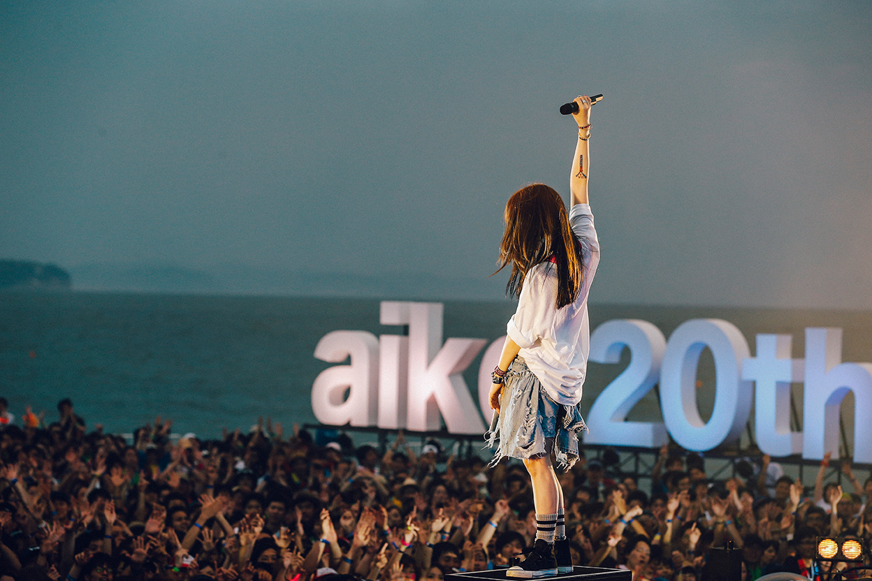 aiko、6年ぶりの野外フリーライブで熱演！台風を吹き飛ばす力強いパフォーマンス