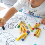 「小さなピカソ」2歳児の絵が110万円で買われる！世界中のバイヤーが注目