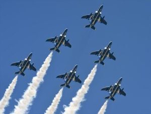 ブルーインパルスの不適正使用とカラースモークの再起：航空自衛隊の真実